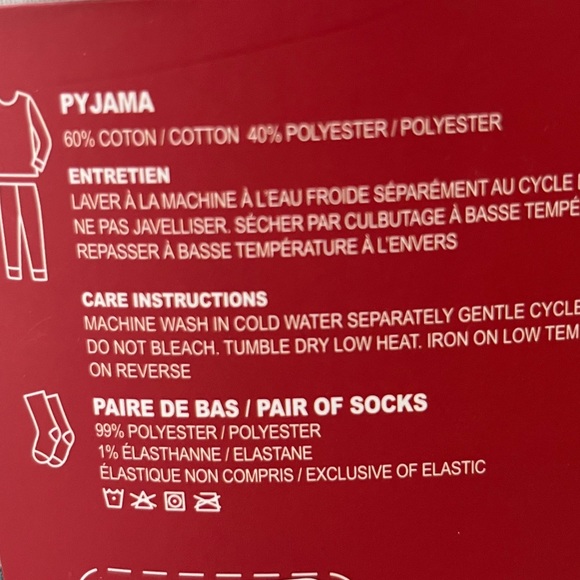 Christmas Dinosaur pajama set. Size 7 - Picture 4 of 4